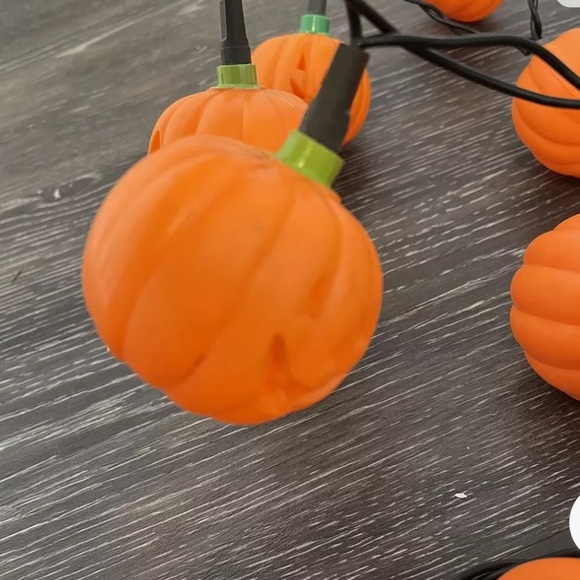 Pumpkin String Lights 20 Small Blow Molds on Blinking Lights - Picture 6 of 9